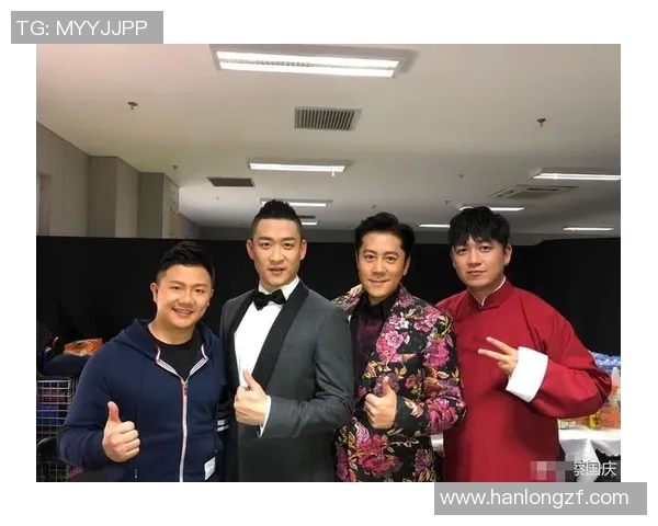 相声演员与足球明星同框合影展现幽默与激情的完美结合